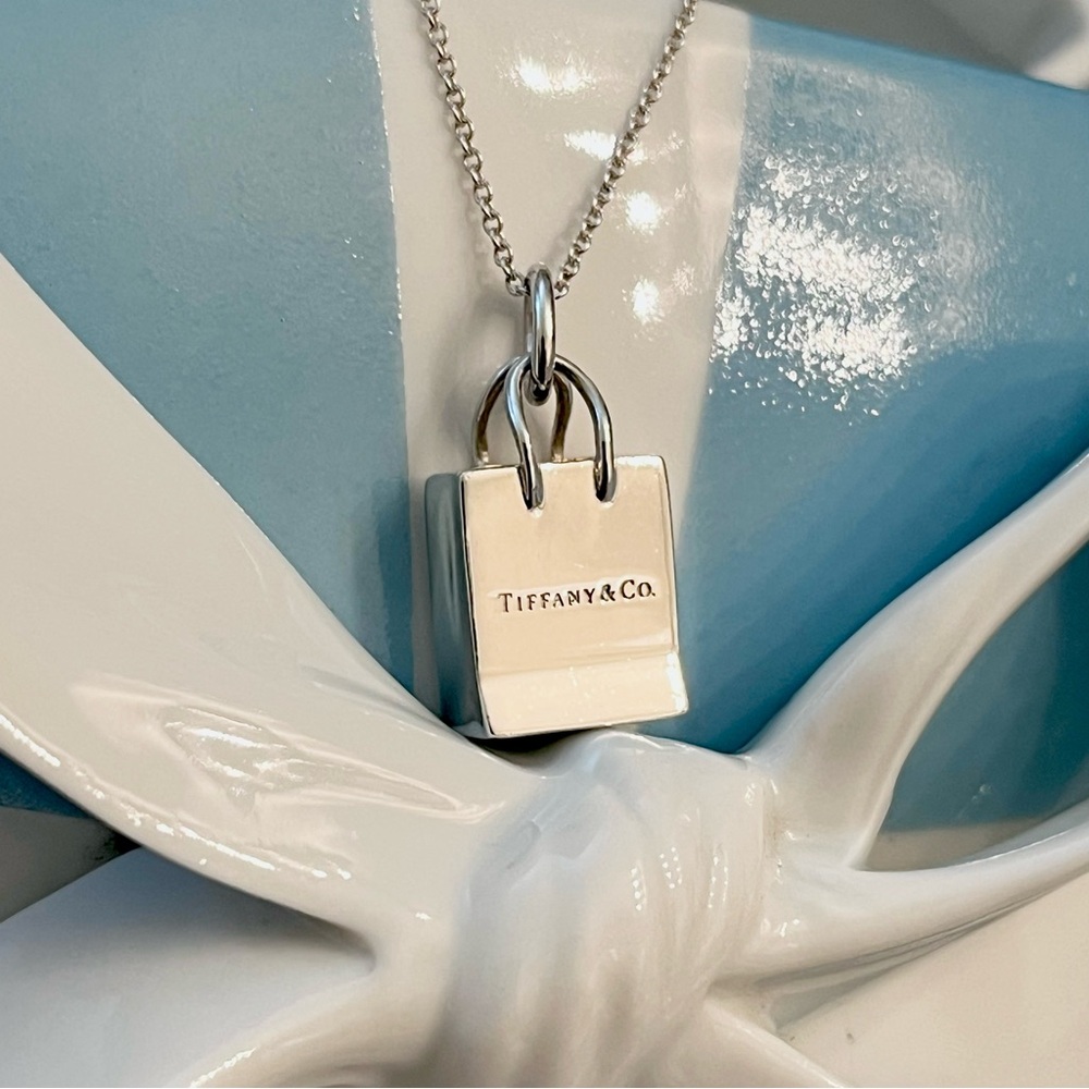 ✨✨✨SOLD✨✨✨ Tiffany & Co. Silver Shopping Gift Bag Charm Pendant Necklace